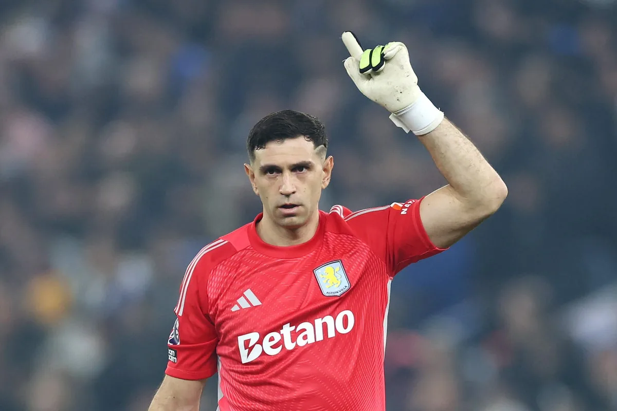 Chelsea agree £7.5m fee for Villa's Martinez