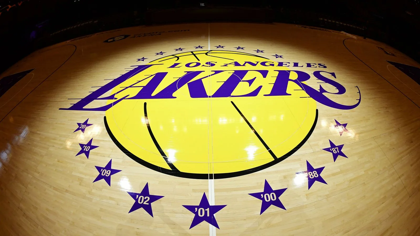 Inside Iger and Kushner’s $12.5 Billion Megadeal for the Lakers - Bloomberg.com